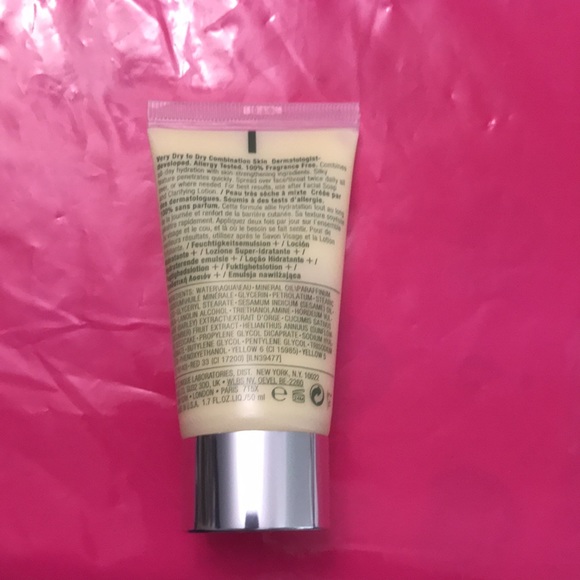 Clinique dramatically different moisturizing lotion+ - Picture 9 of 9